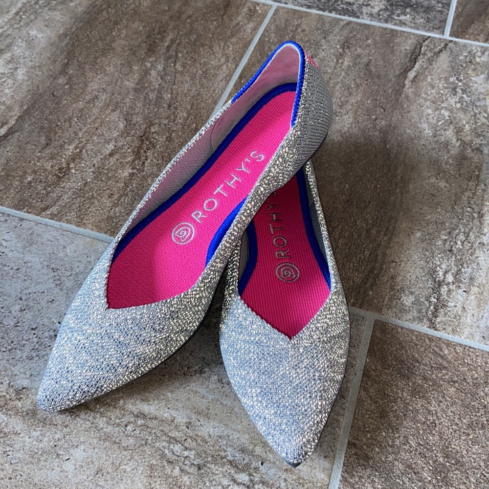 ✨Size 7 Rothy’s Iridescent Points! ✨